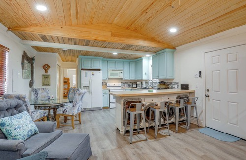 Grand Isle House | 1 Mi to Festivals! Grand Isle Getaway w/Deck