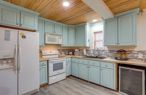 Grand Isle House | 1 Mi to Festivals! Grand Isle Getaway w/Deck
