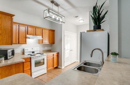 Weatherford House | 1 Mi to Historic Dtwn Weatherford: Home w/Yard