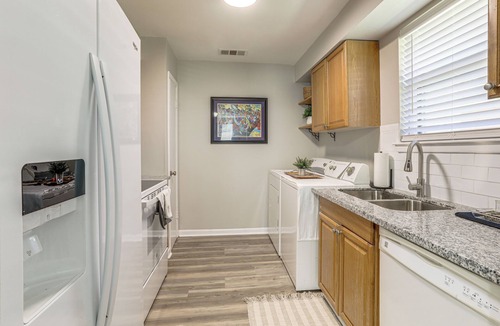 Highlands - Perkins House | 1 Mi to LSU, Tiger Stadium! Lovely Home w/Parking