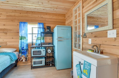 Surfside Beach Apartment | 1 Mi to Ocean: Colorful Freeport Beach Rental!