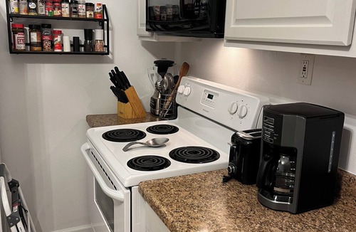 Hoffman Triangle House | 1 mile to DOWNTOWN