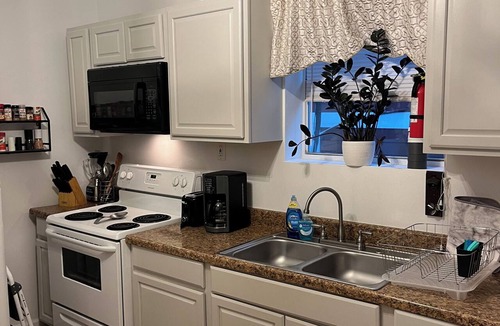 Hoffman Triangle House | 1 mile to DOWNTOWN