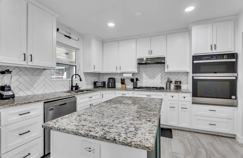 Leon Valley House | 10-15% Discount 5BR HotTub Private Yard Near AFB & ThemeParks & Medical