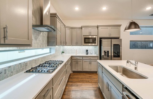 Park Central House | 10 Mi to Dtwn Dallas: Sleek Retreat w/Balcony
