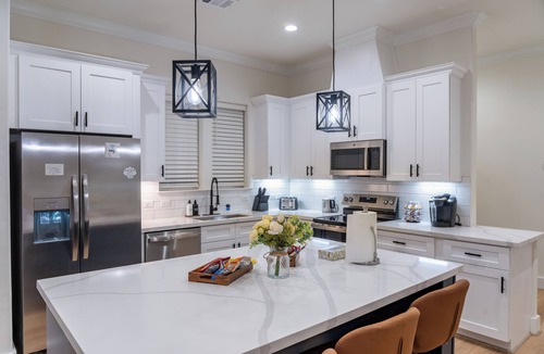 OST - South Union House | 10 Mins to NRG, Sleeps 12, Hot Tub, 4BR Home
