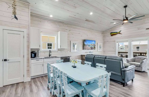 Fulton House | 103 Seven Palms, Fishtastic