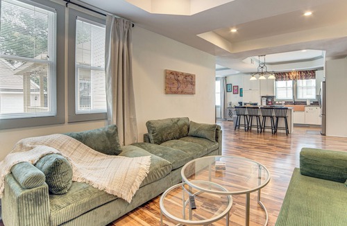 Peak's Suburban Addition House | 11 Beds, Sleeps 12, 2 Mi to Downtown Dallas