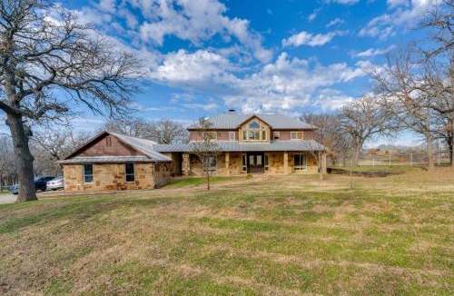 Little Elm House | 11 Mi to Downtown Denton: Spacious Ranch Retreat
