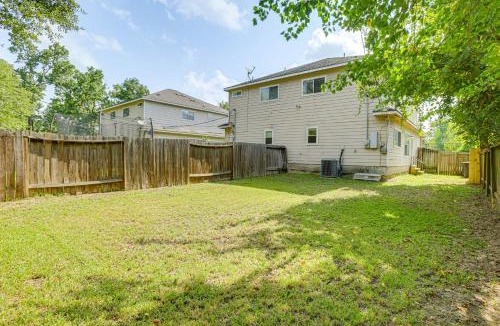 Northeast Houston House | 11 Mi to Dtwn Houston: Pet-Friendly Home w/Yard!