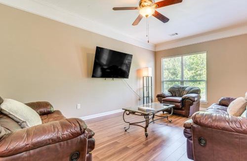 Little Rock House | 11 Mi to Dtwn Little Rock: Home w/Large Deck!