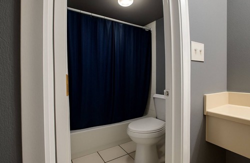 Jackson Apartment | 112 Gated 2 Queen Beds Hotel Room