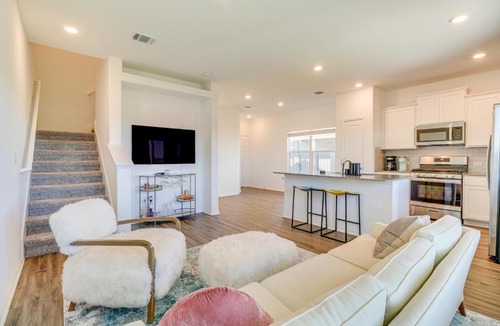 Stony Ridge North House | 12 Mi to Dtwn Austin: Quiet Home w/Patio & Yard