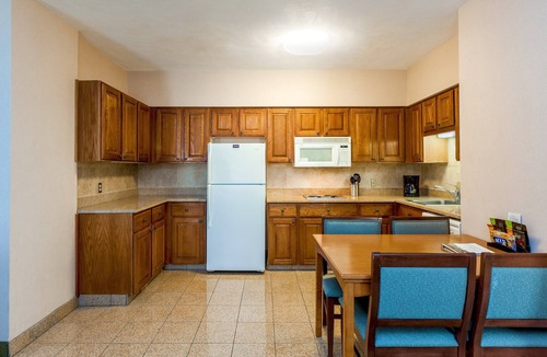 Shearer Hills - Ridgeview Condo | 15 Minutes from the Riverwalk! | Outdoor Pool, Hot Tub, and Free Breakfast!