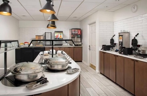 Shearer Hills - Ridgeview Condo | 15 Minutes from the Riverwalk! | Free Breakfast + Outdoor Pool and Hot Tub