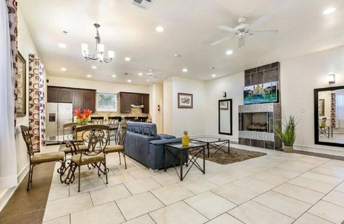 Faubourg Lafayette Condo | 15% OFF Monthly |10% OFF Weekly-Carondelet Street Cozy Condos