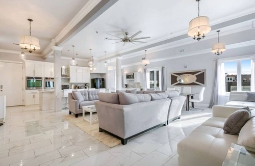 Faubourg Lafayette Condo | 15% OFF Monthly |10% OFF Weekly-Brand New 5BR Lively Penthouse in NOLA