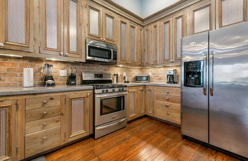 Faubourg Lafayette House | 15% OFF Monthly | 10% OFF Weekly-Hosteeva | 2BR Double Steps to St. Charles Ave.