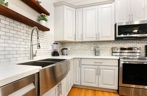 Faubourg Lafayette House | 15% OFF Monthly | 10% OFF Weekly-Stunning Modern & Fully-Upgraded 5 BR w Pool