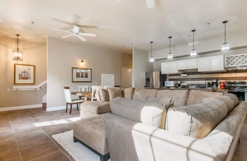 Faubourg Lafayette Condo | 15% OFF Monthly |10% OFF Weekly- Private 4BR Condo steps from St Charles Ave