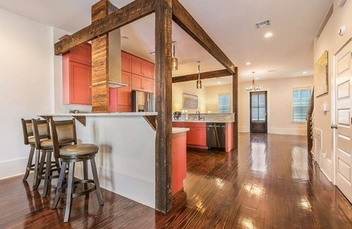 Faubourg Lafayette Apartment | 1509 Luxury Loft-Style Townhouse