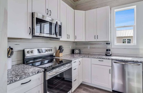 Fulton House | 167 Seven Palms, Set Sail Waterfront House: Pool, Hot Tub & Fishing!