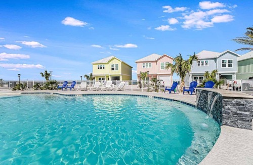 Fulton House | 167 Seven Palms, Set Sail Waterfront House: Pool, Hot Tub & Fishing!