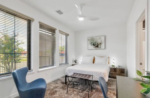 Cedars House | 1721 Lear · Upscale, Central & Fun! ~ Rooftop Terrace ~ Garage