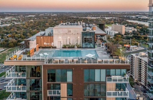 Rainey Street Historic District Condo | 17th-floor condo with pool and fitness room, fast WiFi, and washer/dryer