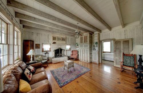 Hunt House | 1800's Antique Log Cabin with Modern Amenities near Fredericksburg and Kerrville, Texas