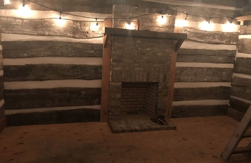Kokomo Cabin | 1830’s Log Cabin