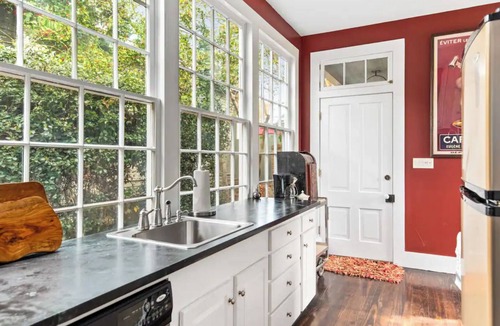 Natchez Cottage | 1864 Little Brick | 1/1, Full Kitchen, Hot Tub, Pet Friendly w/fee | Pool Access