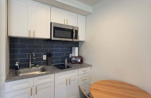 St. Johns Apartment | [19] ATX Studio: 1 Queen, Access to Gym & Laundry