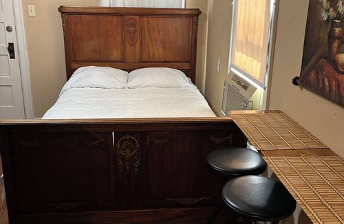 Monte Vista House | 1930s Rear Unit, 3 miles to DT, Walk 2 Trinity U, Private Entrance