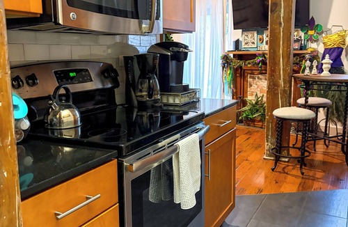 Central Business District Apartment | 1B/1B, w/PATIO; PARK. Avail; Send MSG for MO. DISC.