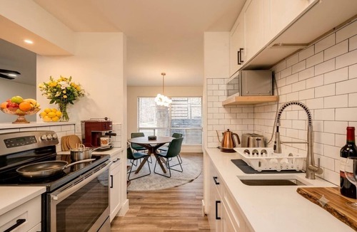 Travis Heights Condo | 1BR Lakefront Condo | Direct Lady Bird Lake Access | Walk to South Congress ❤️