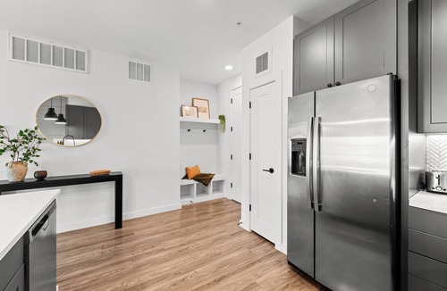 West Dallas Apartment | 1BR Pool View! Trinity Groves Private Balcony Stay , 10 Min To Downtown