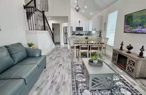 Cross Mountain House | #1Townhome,SECLUDED,3bedrooms,close La Cantera,Rim,SixFlags,Seaworld,Riverwalk.