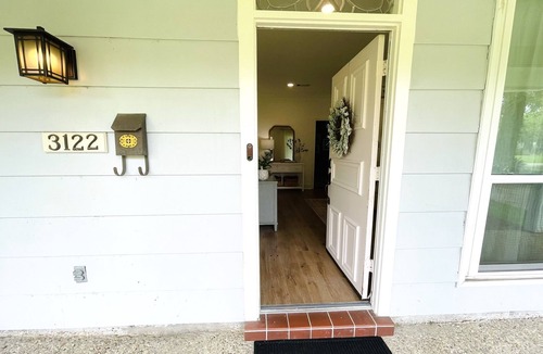 Mid City South House | ❤️2.2 MilesToLSU 2 Desks WasherDryer AC🤿Pool FencedYardPatio📺SmartTV❤️