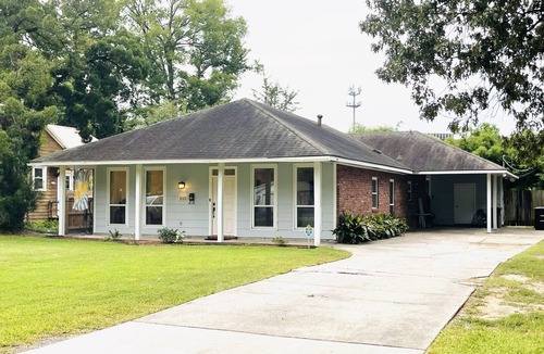 Mid City South House | ❤️2.2 MilesToLSU 2 Desks WasherDryer AC🤿Pool FencedYardPatio📺SmartTV❤️