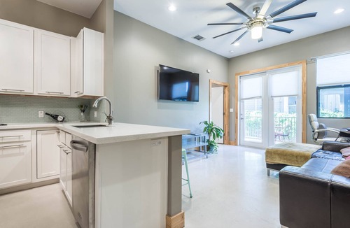 Government Hill Condo | 2.5 miles to Alamodome - Luxury Condo in the heart of SA and Pearl Brewery