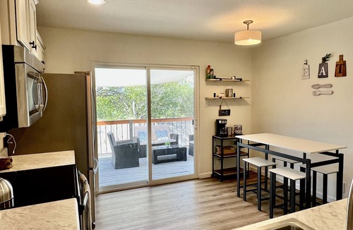 Solana Ridge House | 2.5 miles to Lackland BMT/12 miles to Sea World/Riverwalk
