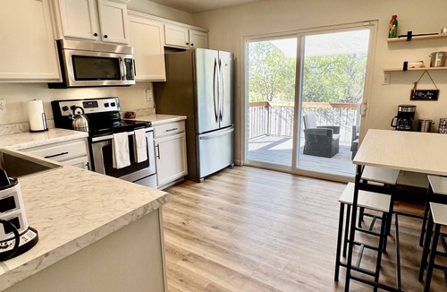 Solana Ridge House | 2.5 miles to Lackland BMT/12 miles to Sea World/Riverwalk