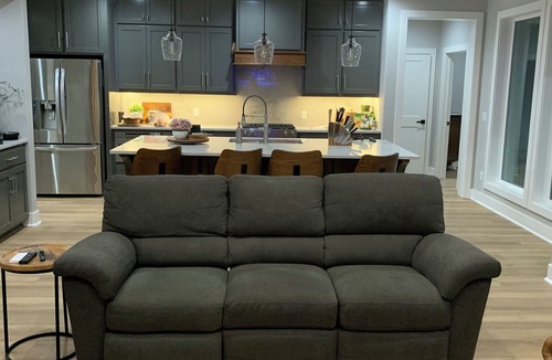 College Station House | 2 acres, gated 5 miles to TAMU Patio with fire pit, tv, grill, sitting area