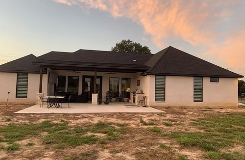 College Station House | 2 acres, gated 5 miles to TAMU Patio with fire pit, tv, grill, sitting area