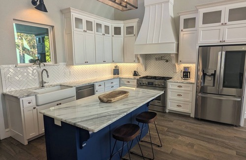 Chandler House | 2 acres of luxury on Lake Palestine