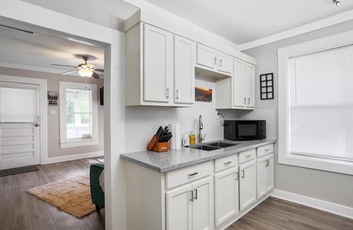 Hattiesburg House | 2 bd 1 bath Cottage close to downtown Hattiesburg!