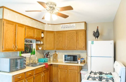 Markham House | 2 Bedroom,1 bath farm style house in Markham