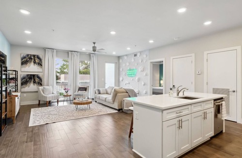 New Orleans Condo | 2 Bedroom 2 Bath Suite with Open Floor Plan