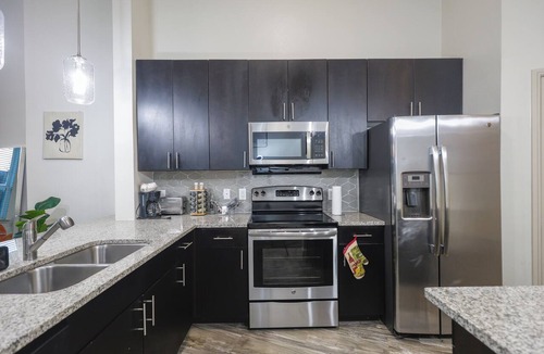 Cedars Apartment | 2-bedroom apartment in beautiful Dallas with AC and fitness room